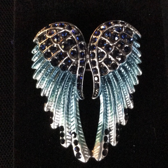 New! Angel Wings Crystal Brooch - Picture 7 of 10